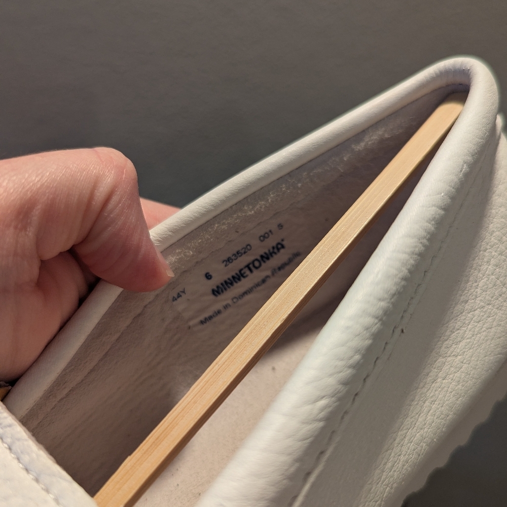 Minnetonka White Deerskin Leather Moccasins 6WWW - Picture 6 of 7